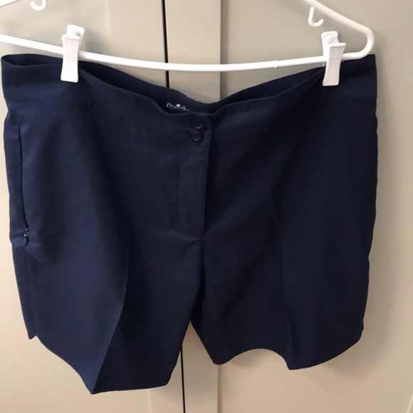 Lady Pinseeker Golf Short. - Picture 1 of 6